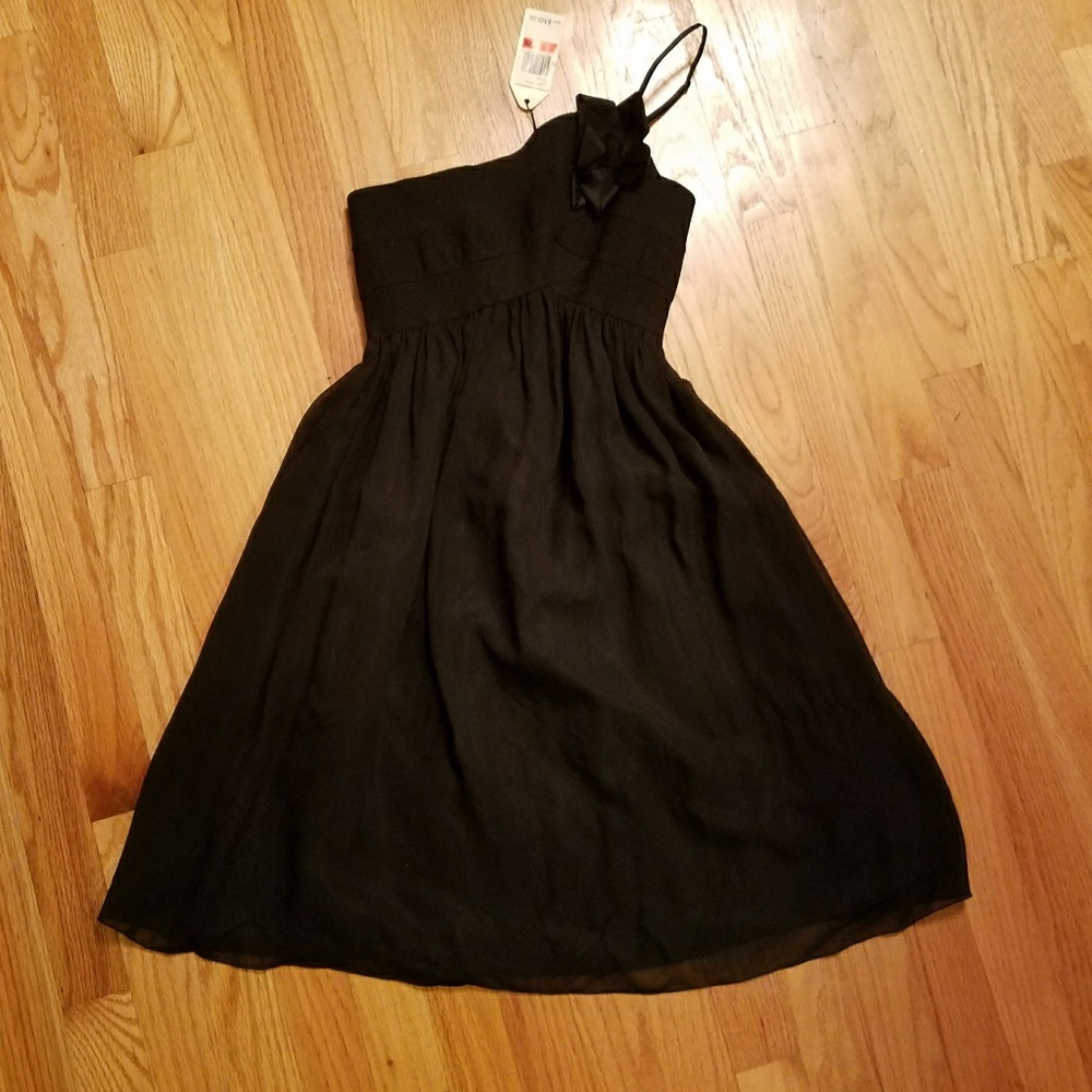 Black one-shouldered party dress